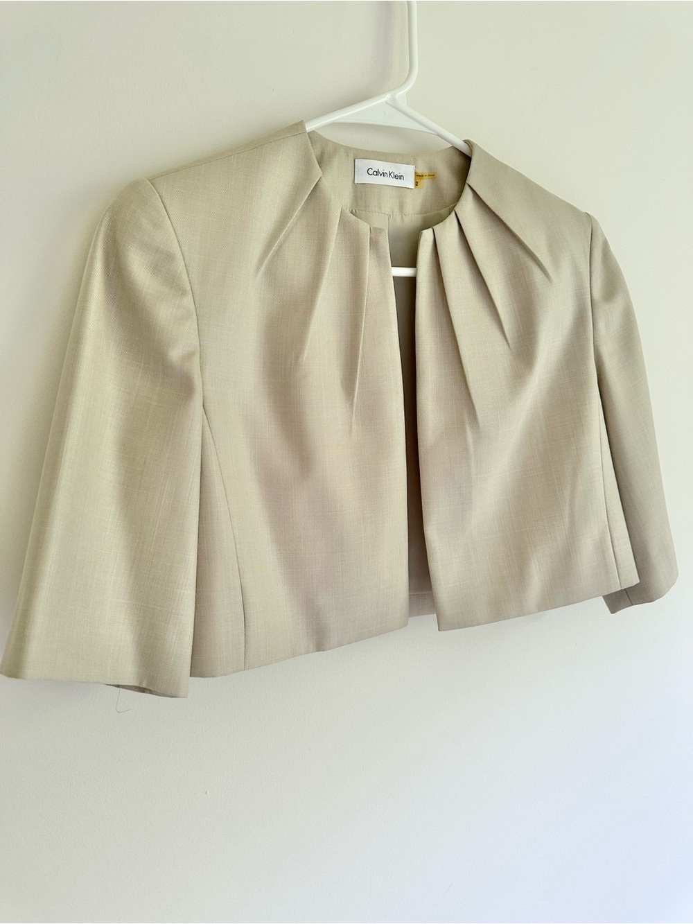 Calvin Klein Women's Light Beige Cropped Jacket Blazer